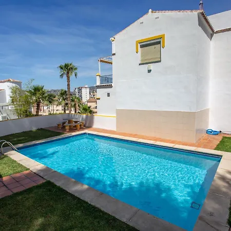Сasa de vacaciones Sunny Roof Terrace Near Burriana Nerja
